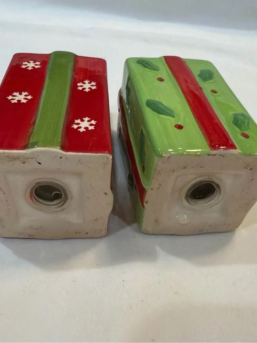 Festive Ceramic Gift Salt & Pepper Shaker Set - Red & Green